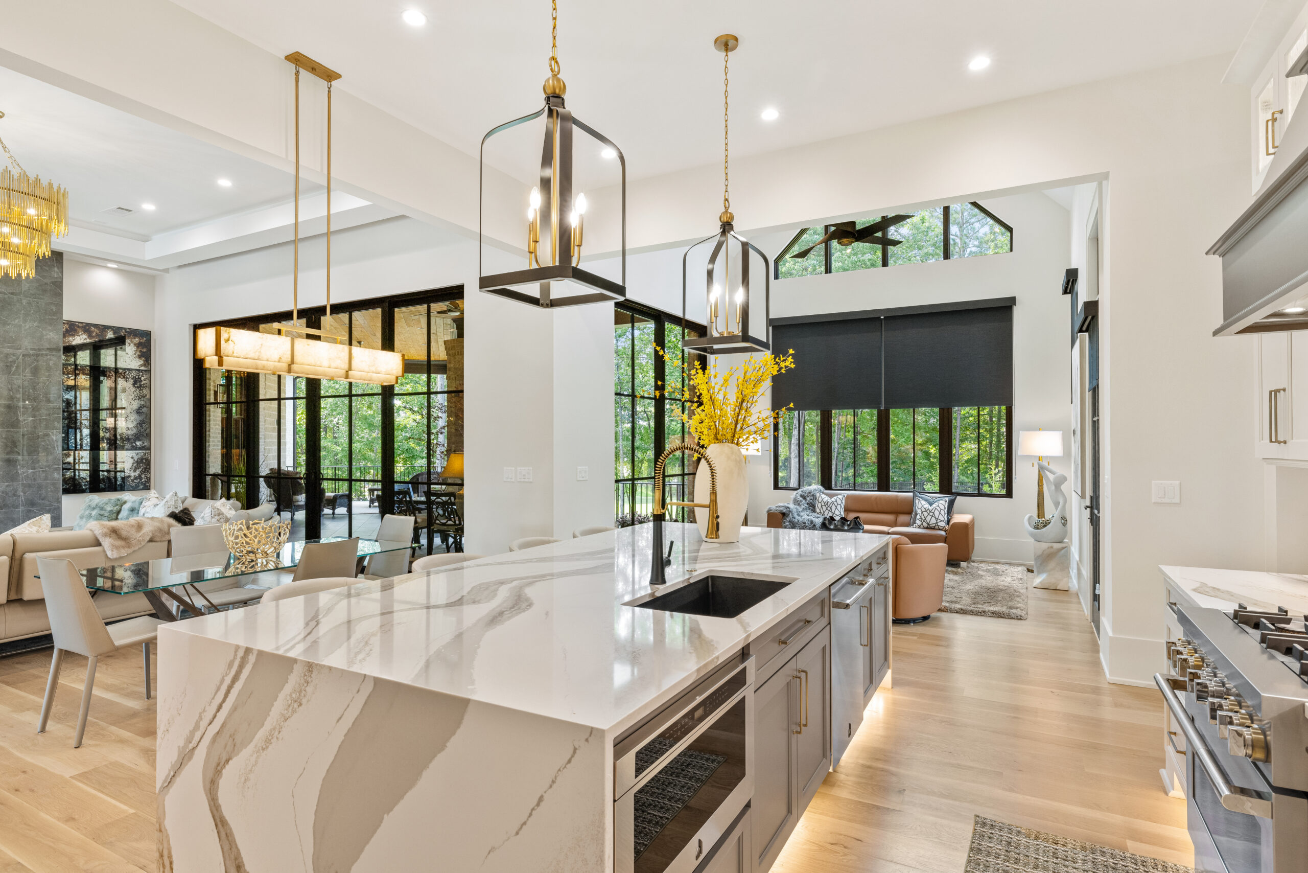 LaRuche_MacBuilt_17 Gilmer Way_Obie Entry-14